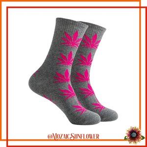 🧦 3 for $20🧦 NEW GREY AND PINK LEAF CREW SOCKS